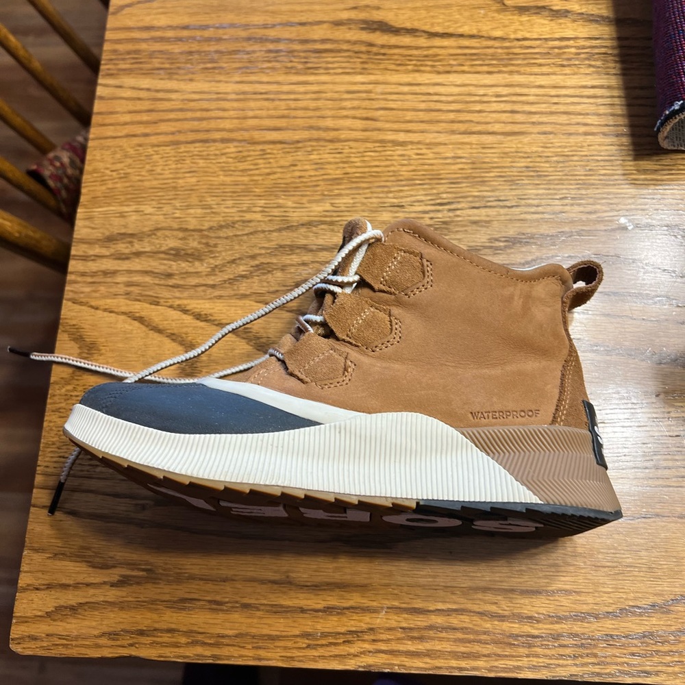 Sorel Brown and Black Winter Boots - Picture 15 of 16